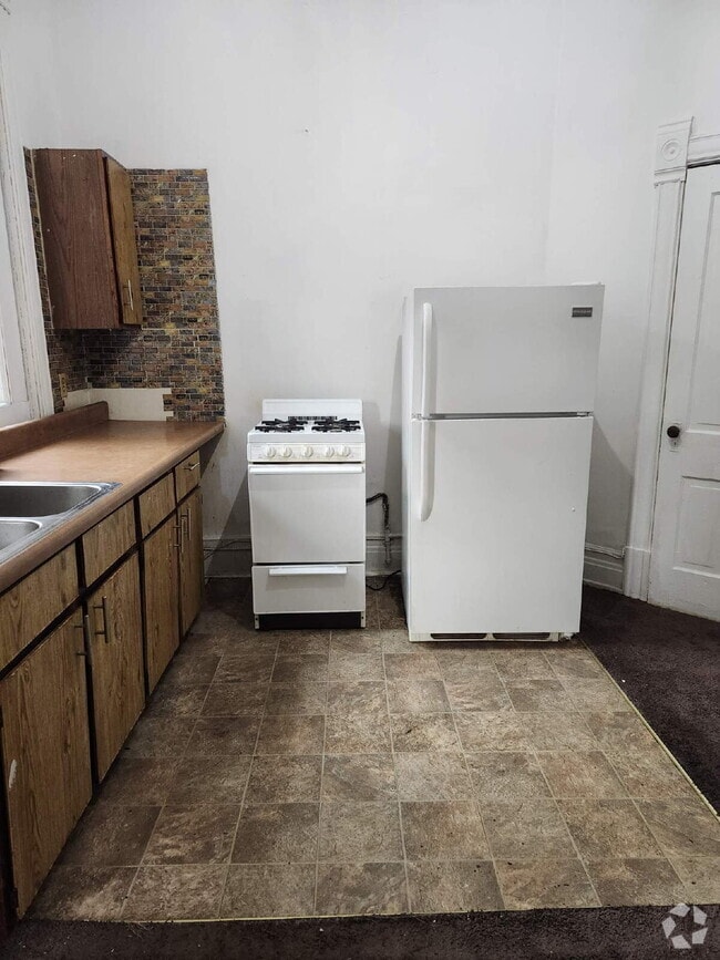 Building Photo - 113 E 3rd St Rental
