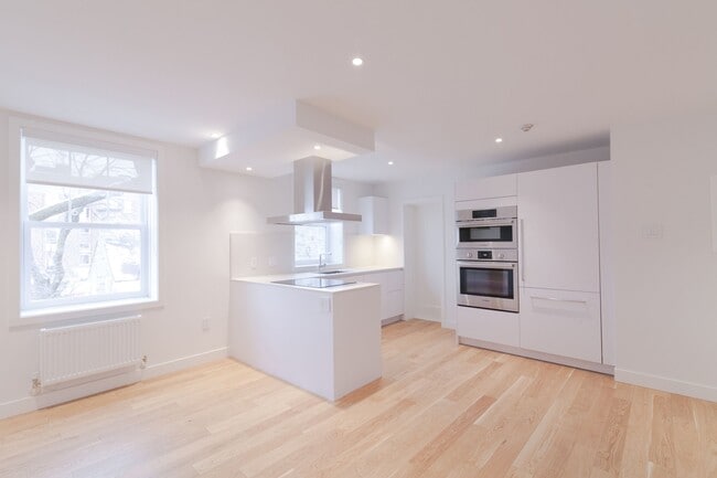 Photo - 4715 Chem. Queen Mary Unit 34