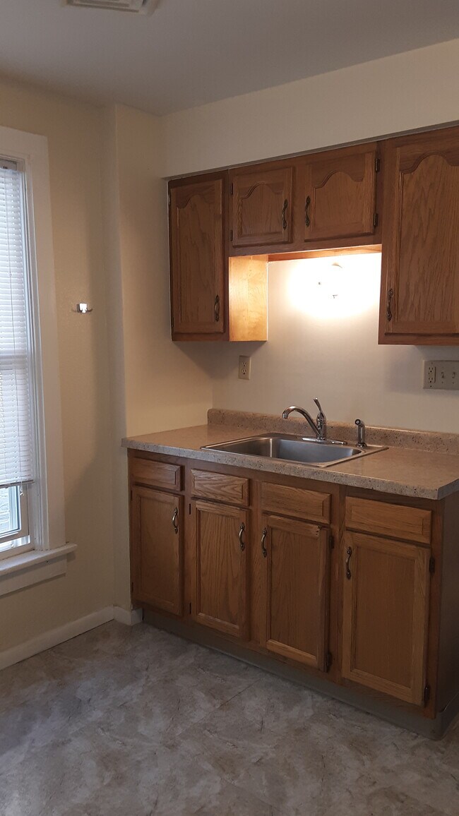 Kitchen sink - 1257 Jackson St Unit 2