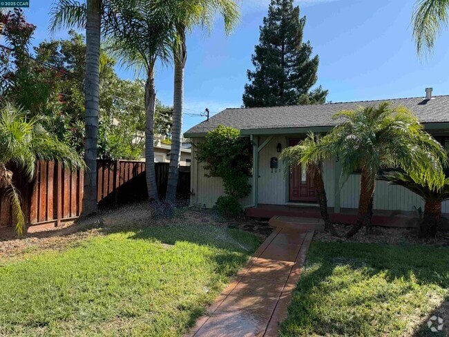 Building Photo - 2013 Fir St Rental