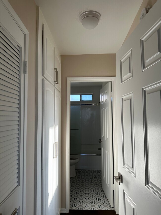 Photo - 721 W 30th St Unidad 12