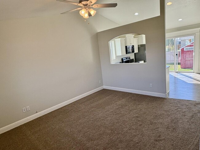Photo - 2175 Roy Dr