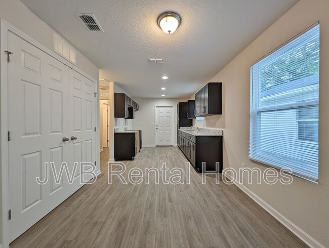 Photo - 1528 W 24th St
