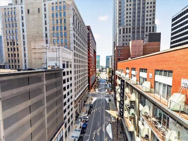 300-314 N Broadway Unit 1405