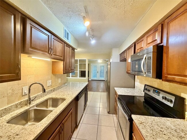 Building Photo - 5800 Lumberdale Rd Unit 86
