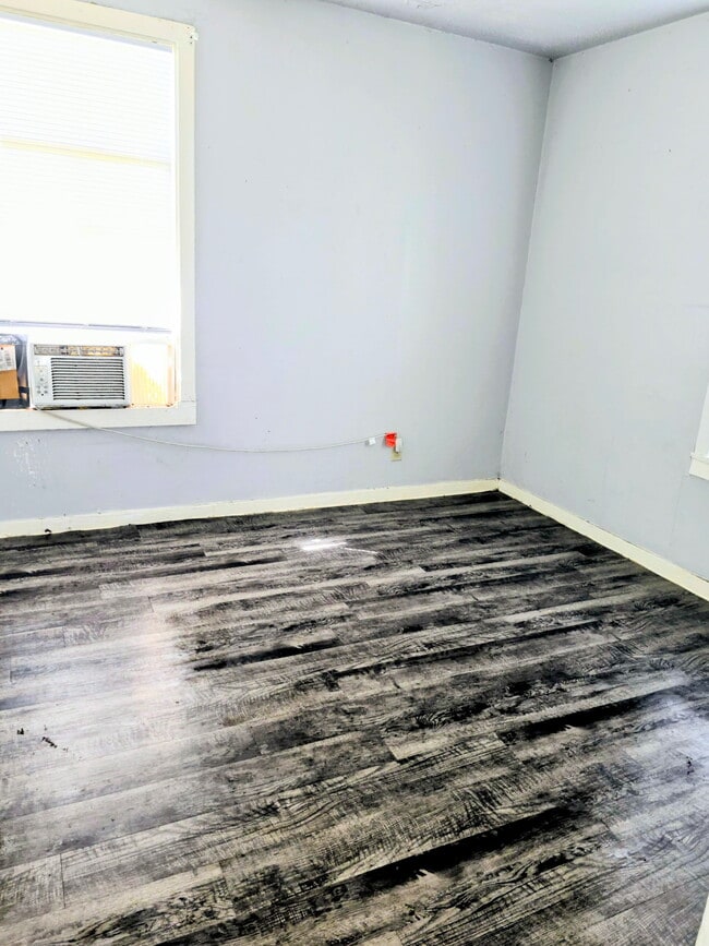 Photo - 1318 W 10th St