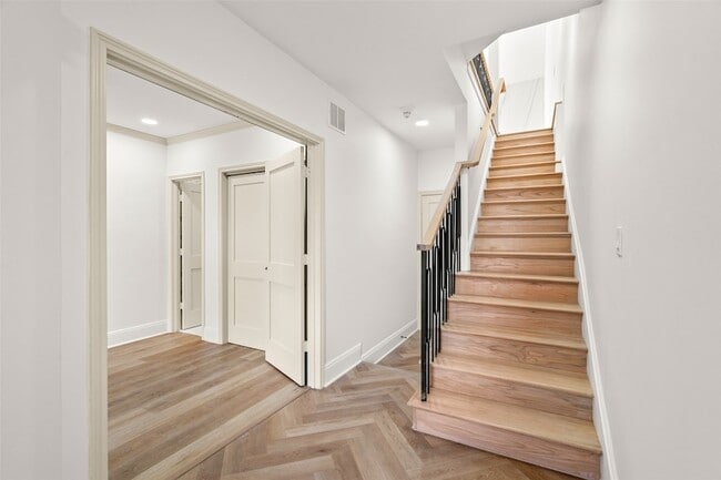 Photo - 4030 Gilbert Ave Unit 3