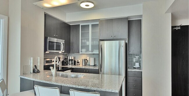 Photo - 18 Yorkville Ave Unit ID1022953P