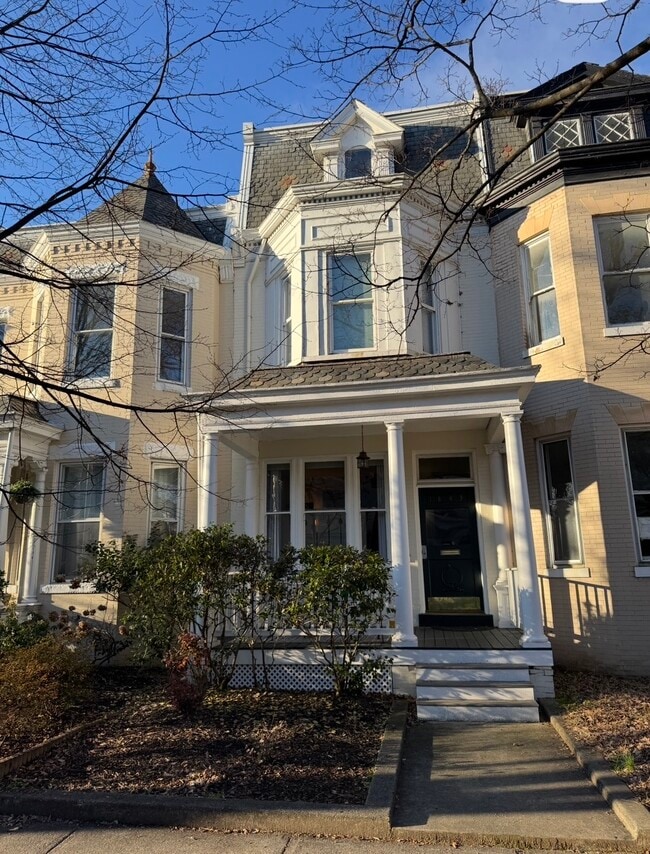Front Entry - 1843 W Grace St Unit A