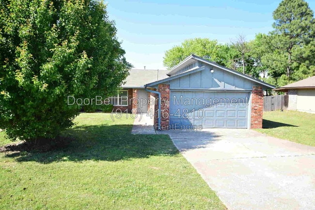 Photo - 740 W Commercial St
