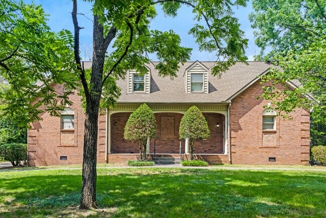 Building Photo - 1158 Sewanee Rd Unit 1158-B Rental