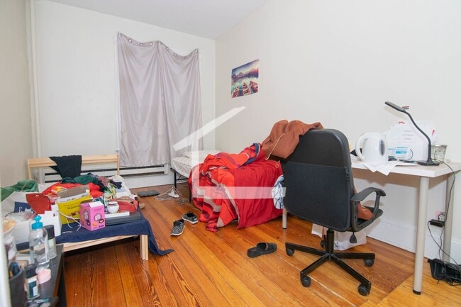 Photo - Harvard St Near Brighton Ave 9/1 Split 2 bed 1100 per person Students ok Walk to everything in A...