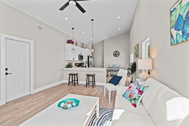 Photo - 816 W 9th St