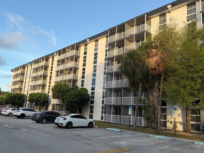 Photo - 16950 W Dixie Hwy Unit A228