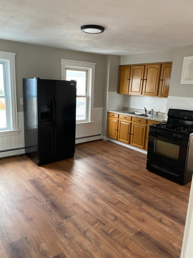Kitchen - 11 Franklin St Unit 3 Rental