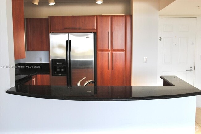 Building Photo - 3232 SW 22nd Terrace Unit 1008 Rental