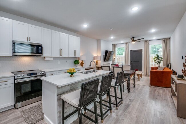 Photo - 2325 Budd St