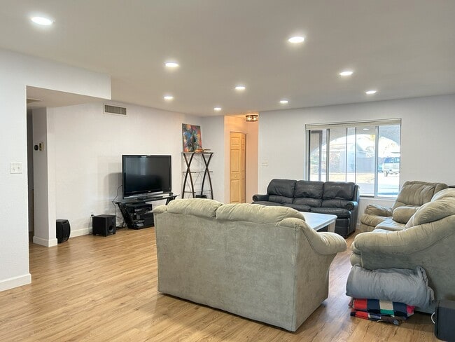 Photo - 2351 W Emelita Ave