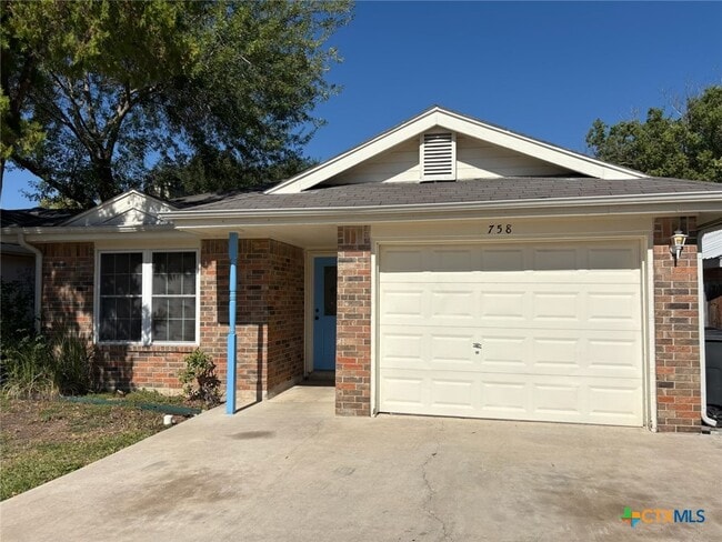 Photo - 758 Briarbend Dr