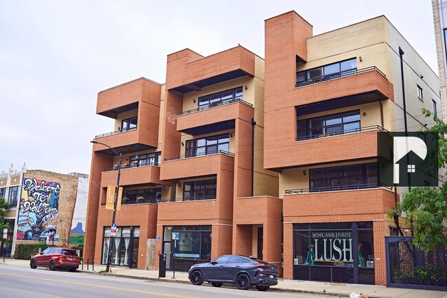 Building Photo - 1412 W Chicago Ave Unit 3W