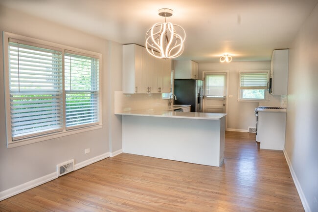 Photo - 9733 Karlov Ave