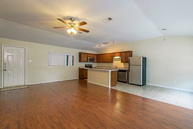 Photo - 5031 Pine Ave