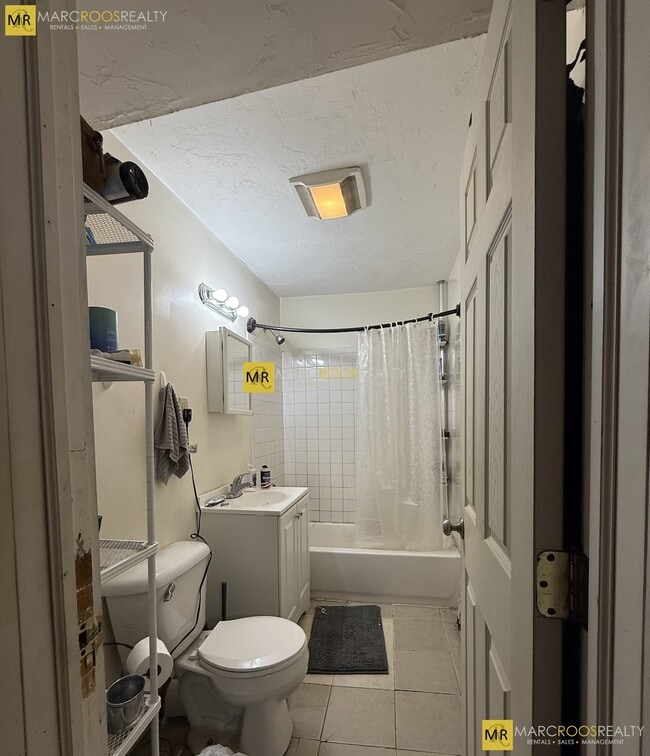 Photo - 589 Beacon St Unidad B