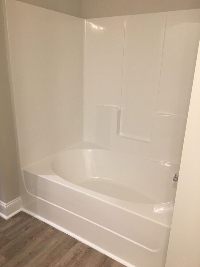 Photo - 2 Bed/ 2 Bath Townhome - 7 Minutes from Fo...