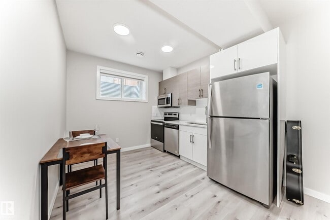 Building Photo - 6536 Chappelle Vis S W