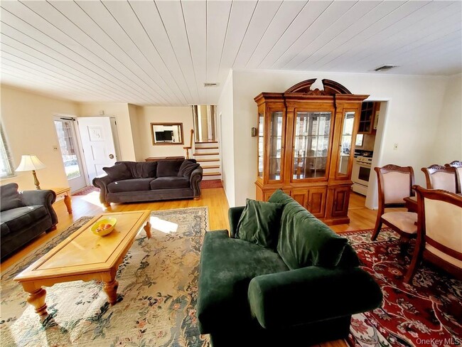 Photo - 215 Harriman Rd