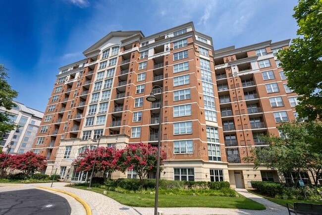 Building Photo - 11760 Sunrise Valley Dr Unit Apt #514