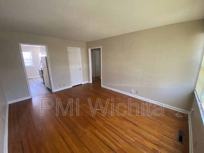 Photo - 889 S Hillcrest St