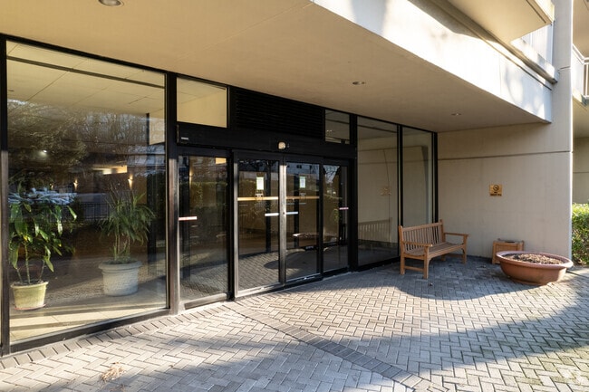 Entrance - Admiral's Walk