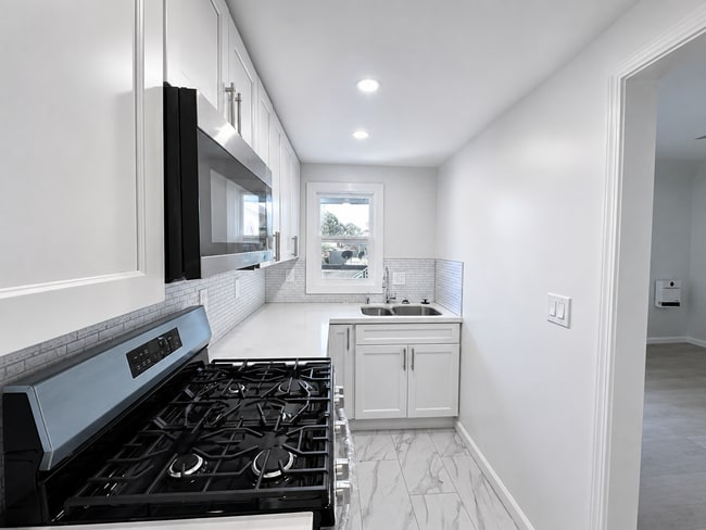 Building Photo - 2916 Martin Luther King Jr Way Unit B