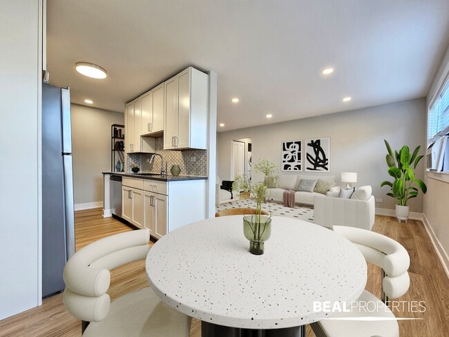 Photo - 530 W Aldine