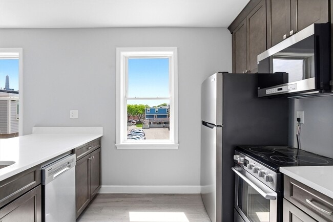 Photo - 250-252-252 Main St Unit 3R