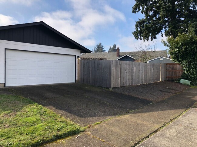 Photo - Updated 3 bedroom 1.5 bathroom house in Springfield!