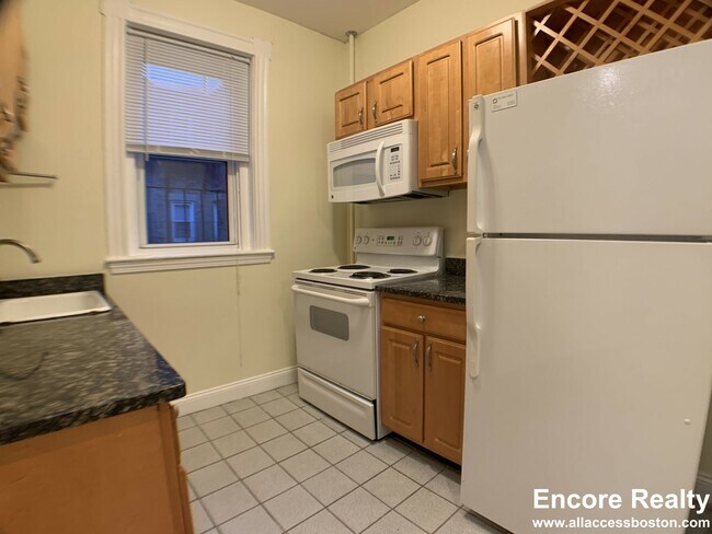 Photo - 120 Peterborough St Unidad 11