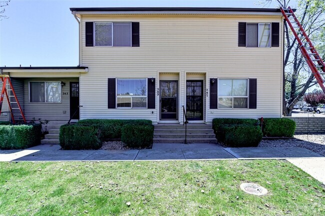 Building Photo - Rent this 2 Bedroom 1.5 bath Townhome Nea...