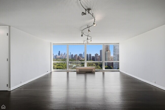 Photo - 330 W Diversey Pkwy