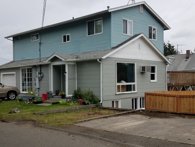 Building Photo - 936 N Alder St Rental