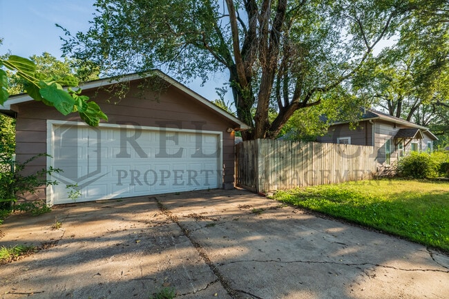 Photo - 301 N Spruce St