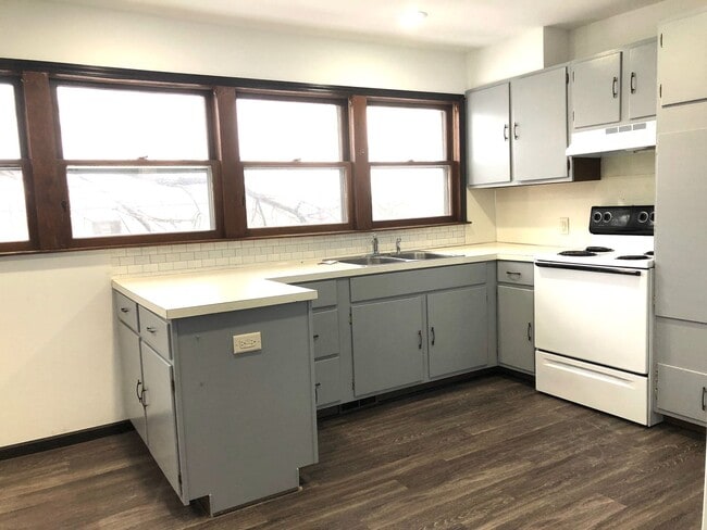 Building Photo - 122 W Cedar St Unit 122 W Cedar Street Apt B