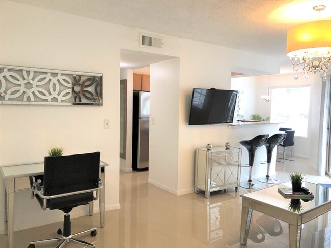 Living Room - 11582 Westwood Blvd Unit 1413