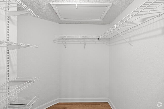2BR, 2BA - 1,187SF - Closet