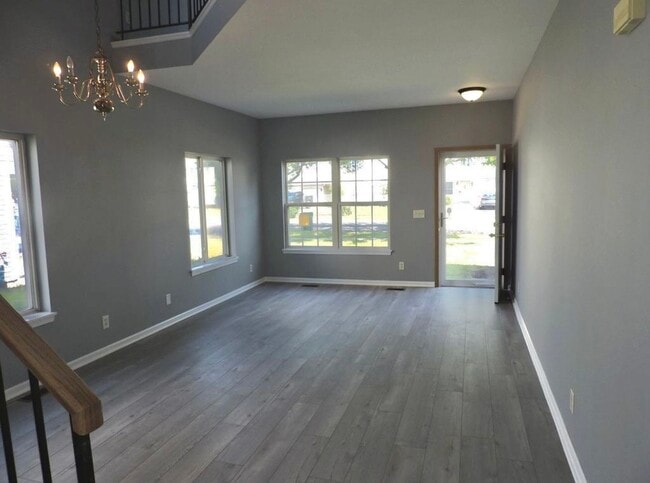 Photo - 357 Richmond Dr