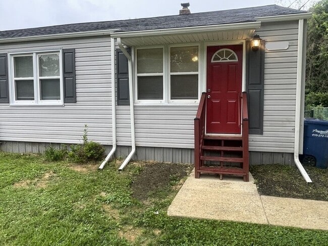 Building Photo - 3 Bedroom House