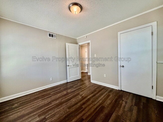 Photo - 3451 Hendricks Ave