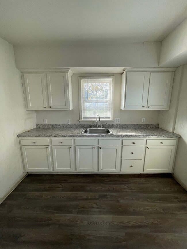 Building Photo - 1228 S Sugar St Rental