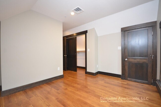 Photo - 46 Creighton St Unit 3